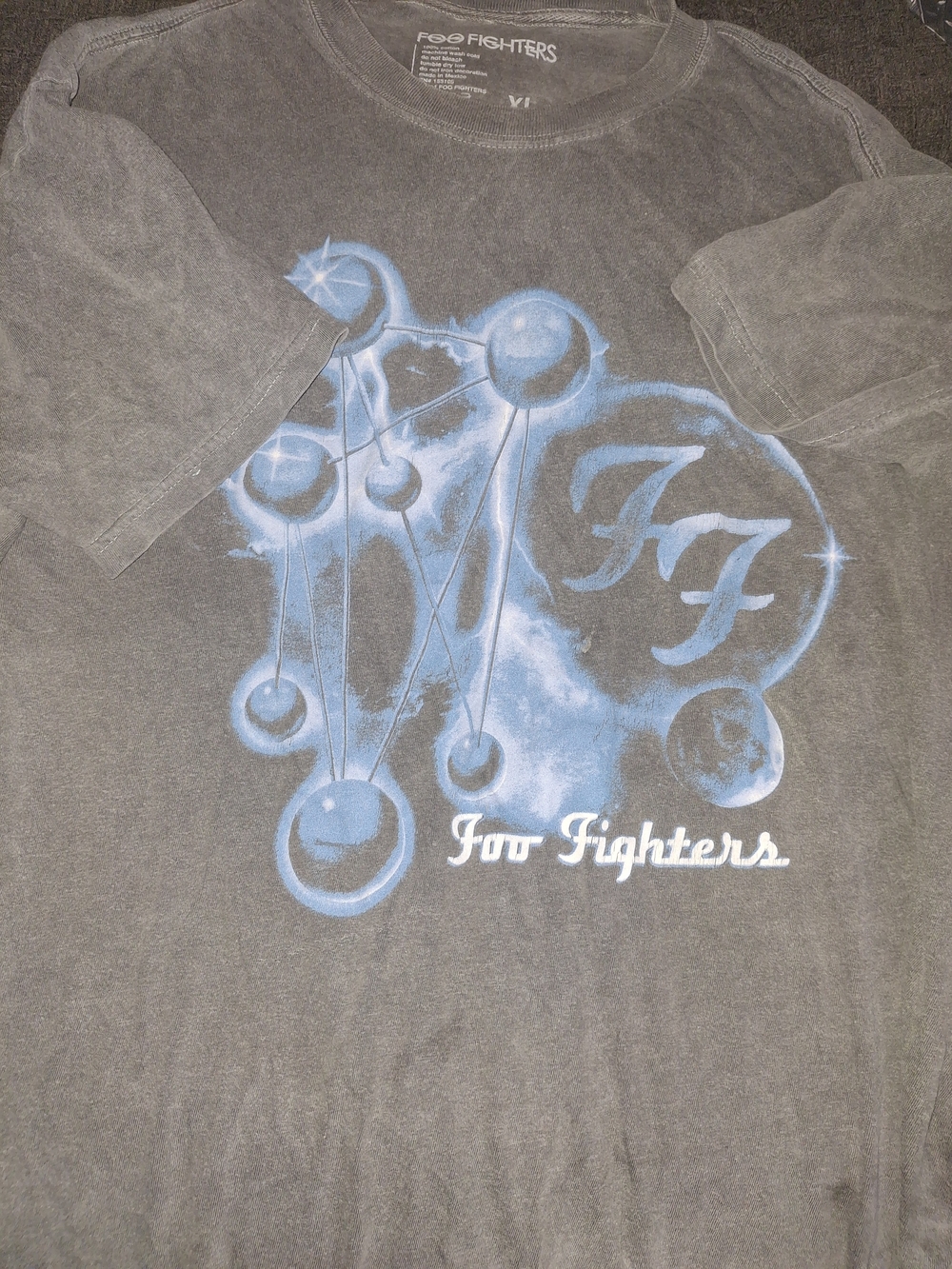 Foo Fighters Men’s Short Sleeve Graphic Tee in Charcoal with Blue Print